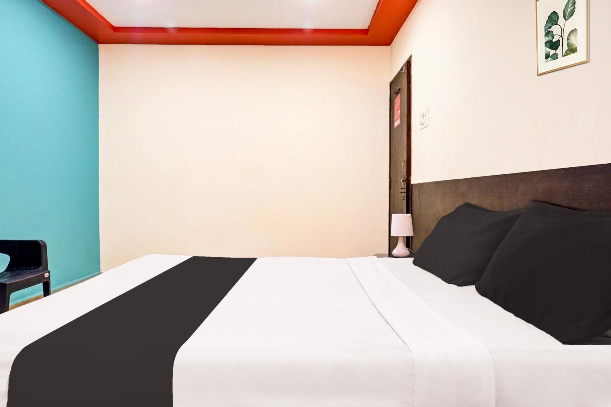 Hotel O Royal Lodge Koregaon Exterior foto