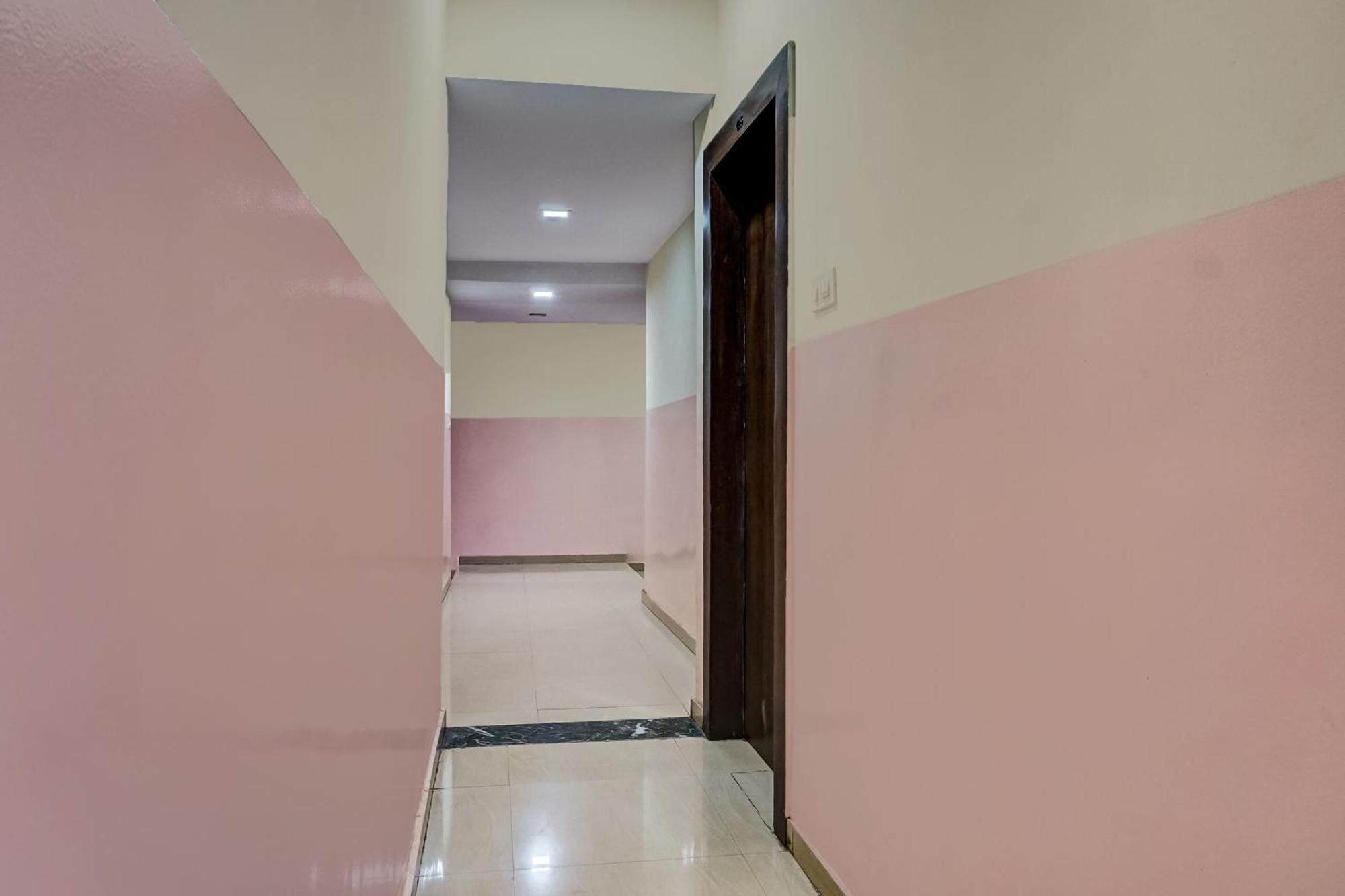 Hotel O Royal Lodge Koregaon Exterior foto