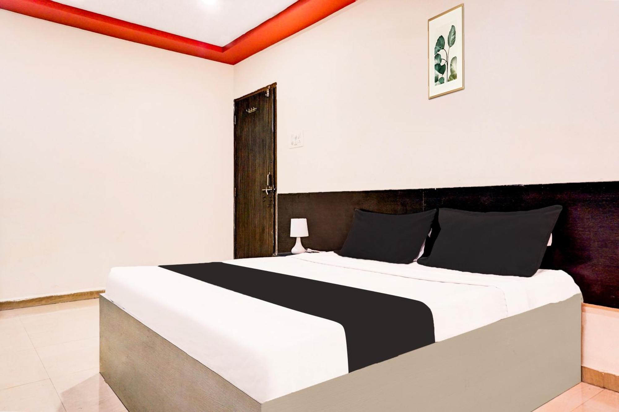 Hotel O Royal Lodge Koregaon Exterior foto